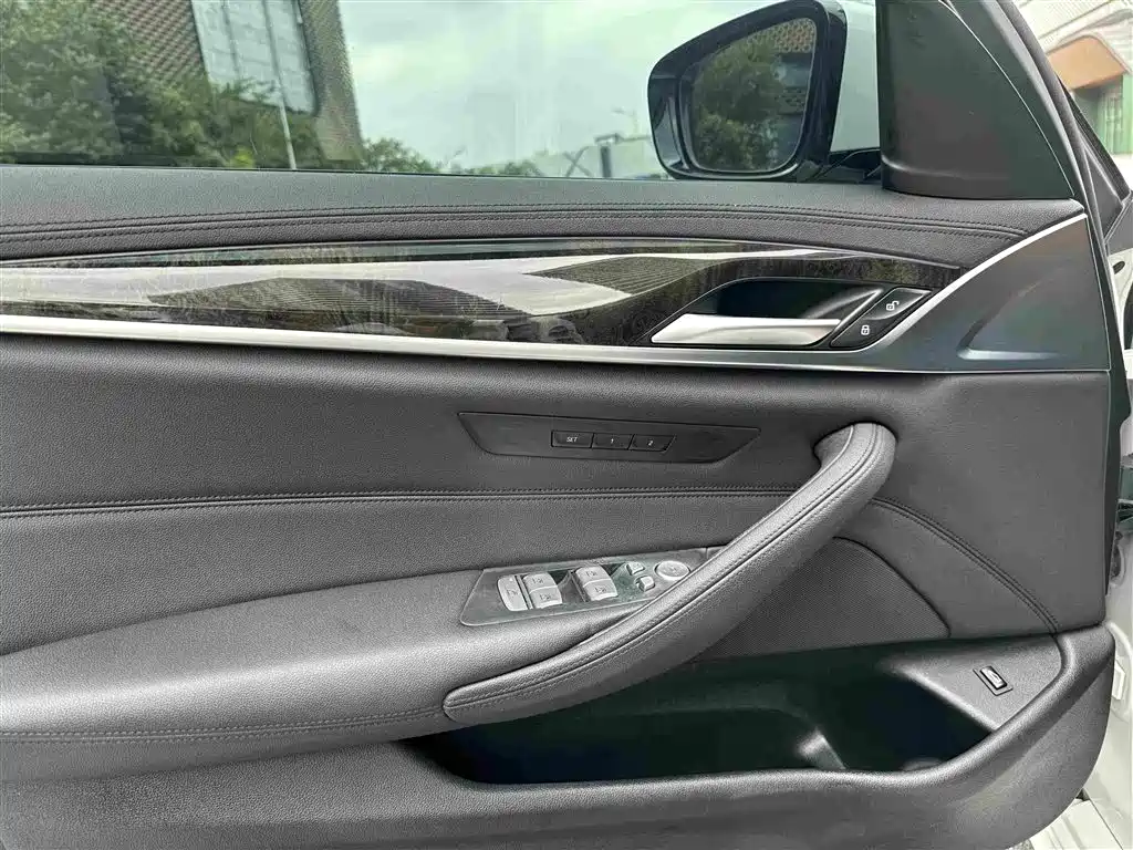 BMW 5 Series 2018 525Li M Sports Package купить на сайте DeffCars