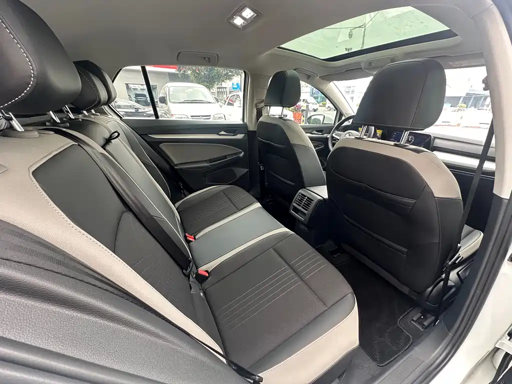 Golf 2021 280TSI DSG Pro First Edition купить на сайте DeffCars