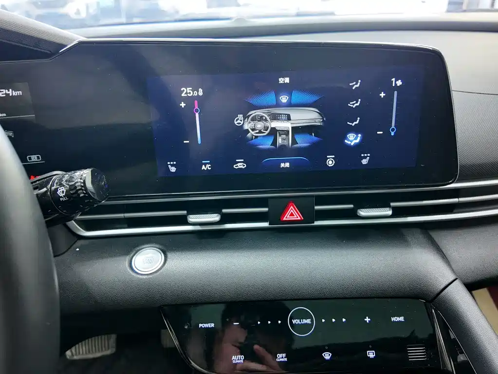 Elantra 2022 1.5L CVT LUX Premium Edition купить на сайте DeffCars