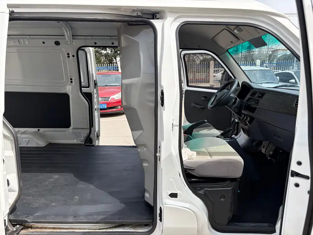Hiace X30 2024 1.5L wealth van 2/5 seats front air-conditioning купить на сайте DeffCars