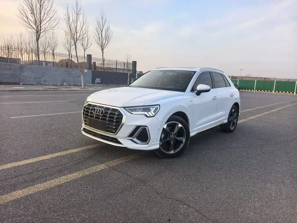 Audi Q3 2022 35 TFSI Fashionable and Dynamic купить на сайте DeffCars