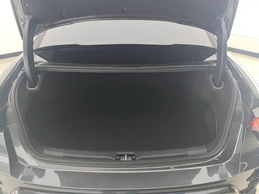 Lynk & Co 03 2023 1.5TD DCT Pro купить на сайте DeffCars