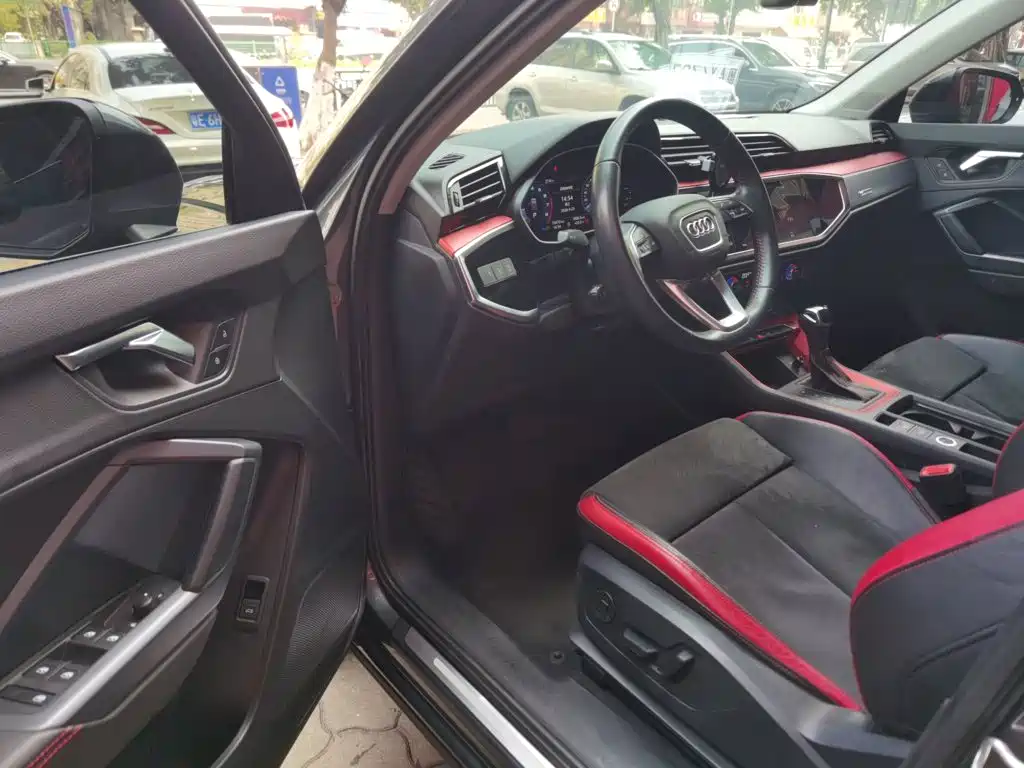 Audi Q3 2019 35 TFSI aggressive and dynamic купить на сайте DeffCars