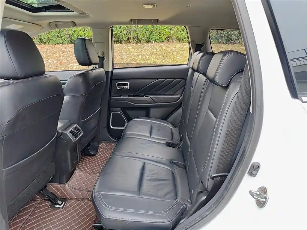 Outlander 2019 2.4L four-wheel drive exclusive version, 7 seats, National V купить на сайте DeffCars
