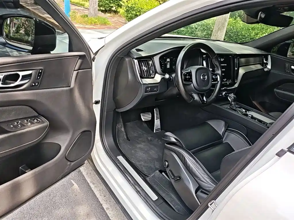 Volvo XC60 2021 T5 four-wheel drive Zhiyuan Sport Edition купить на сайте DeffCars