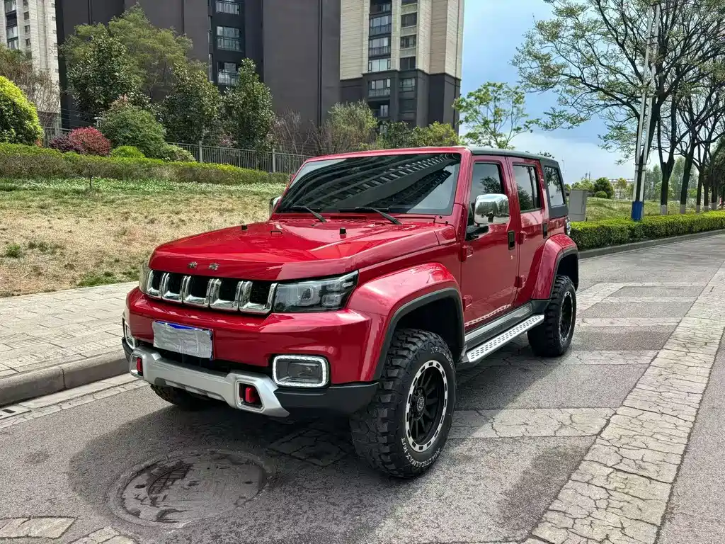 Beijing off-road BJ40 2020 2.0T automatic two-wheel drive city hunter version knight type купить на сайте DeffCars
