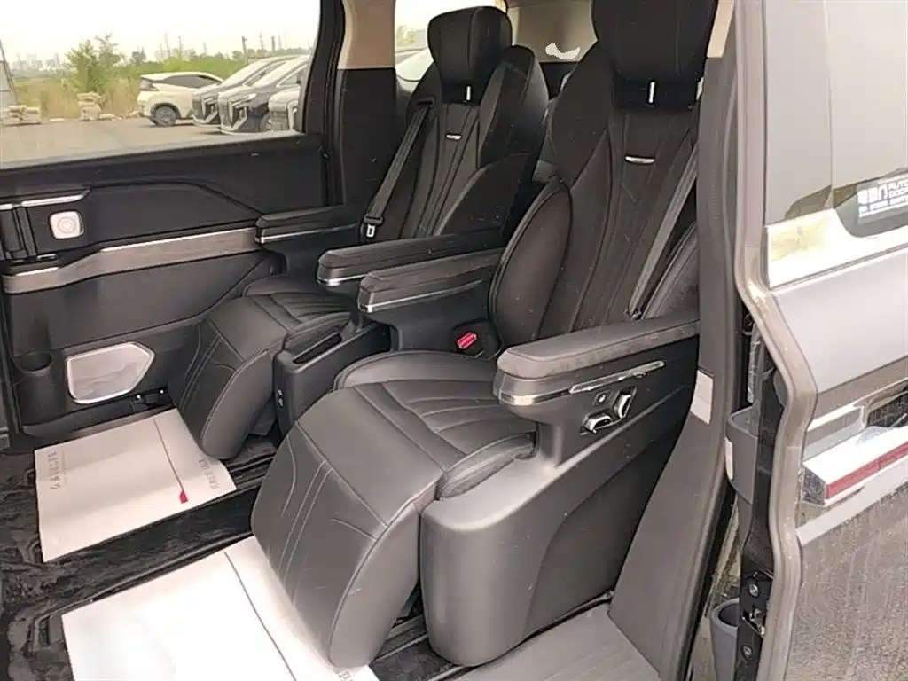 Hongqi HQ9 PHEV 2024 2.0T four-wheel drive business version купить на сайте DeffCars