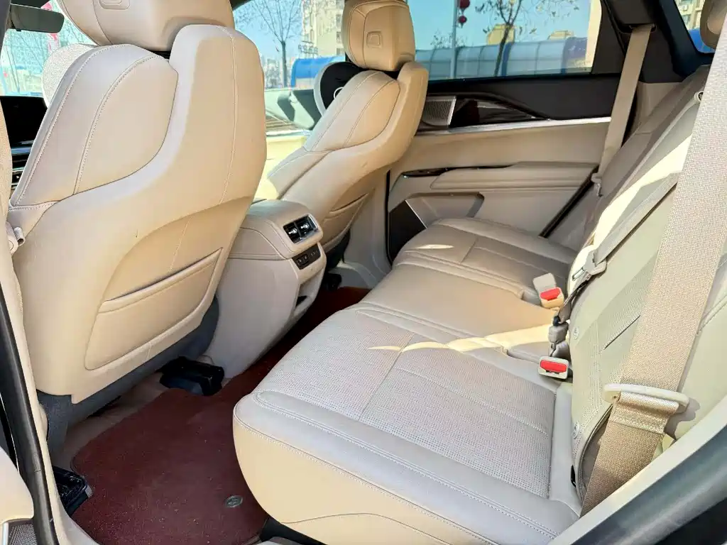 Cadillac XT5 2025 2.0T Premium Model купить на сайте DeffCars