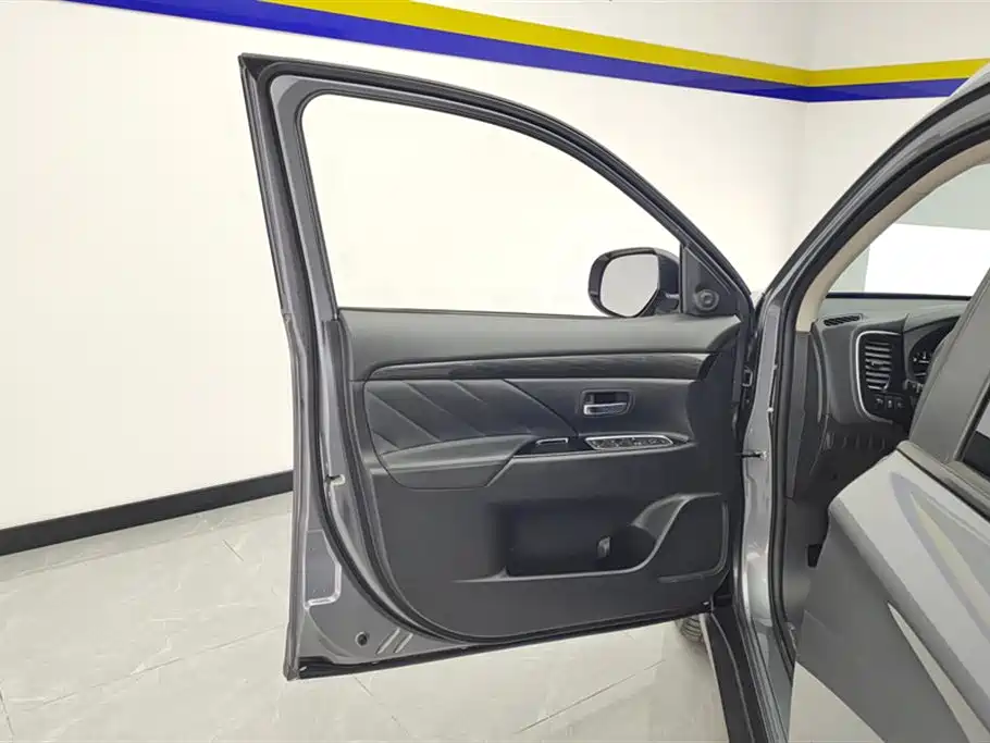 Outlander 2020 2.0L 2WD Enjoy Edition 5 seats купить на сайте DeffCars