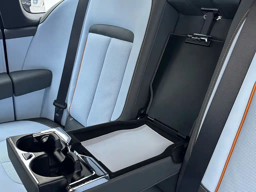 Cullinan 2024 Black Badge купить на сайте DeffCars