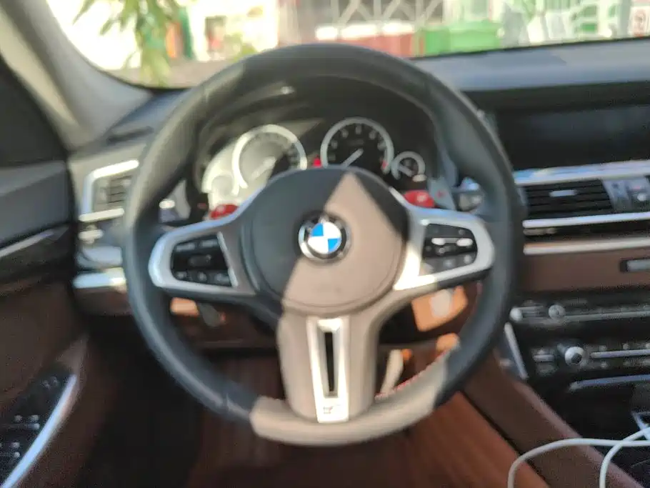 BMW 5 Series GT 2014 528i leading model купить на сайте DeffCars