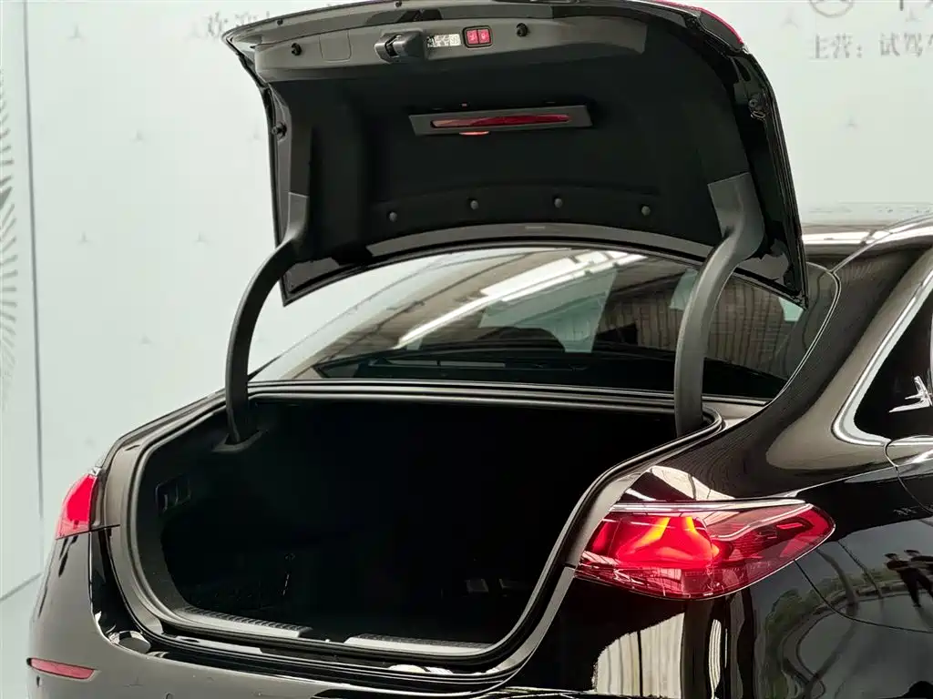 Mercedes-Benz E-Class 2025 E 300 L Luxury Model купить на сайте DeffCars