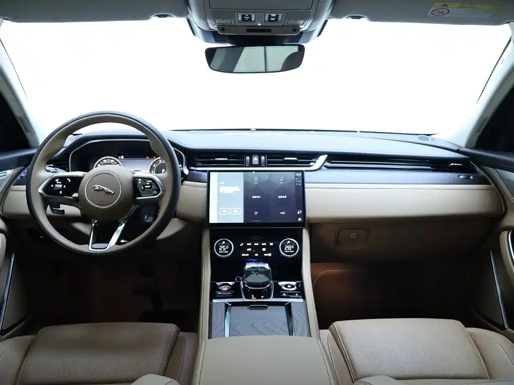 Jaguar XFL 2024 2.0T P250 two-wheel drive exclusive luxury version купить на сайте DeffCars