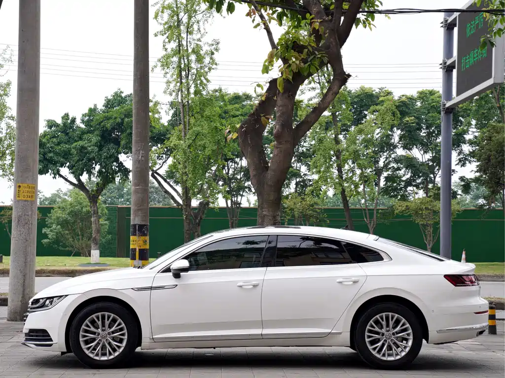 FAW-Volkswagen CC 2019 330TSI Charming Edition National V купить на сайте DeffCars