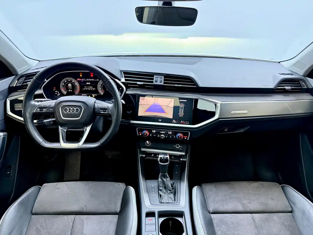 Audi Q3 2023 35 TFSI Fashionable and Dynamic (1.4T) купить на сайте DeffCars