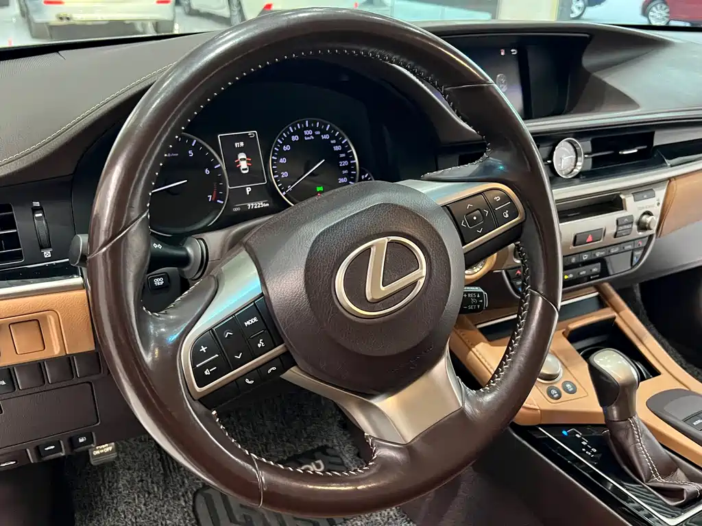 Lexus ES 2015 200 Elite Edition купить на сайте DeffCars