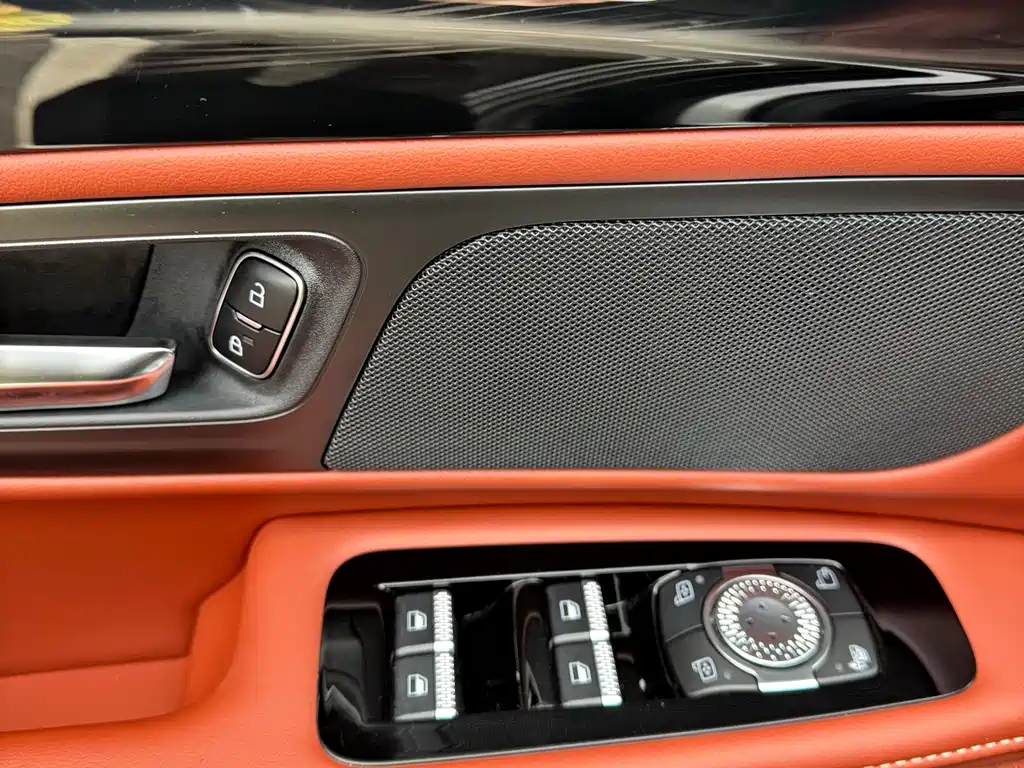 Voyager 2025 2.0T four-wheel drive Zunyi hybrid version купить на сайте DeffCars