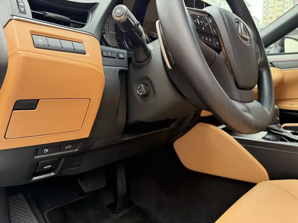 Lexus ES 2025 300h Premium Edition купить на сайте DeffCars