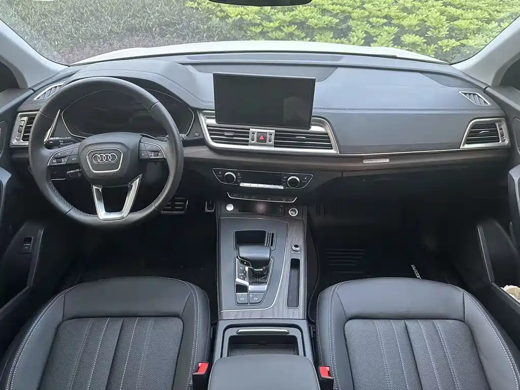 Audi Q5L 2023 40T Fashionable and Elegant Model купить на сайте DeffCars