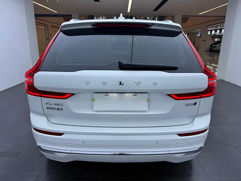 Volvo XC60 2022 B5 four-wheel drive Zhiyi Luxury Edition купить на сайте DeffCars