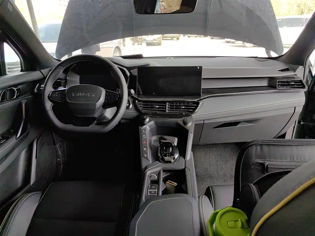 Lynk & Co 06 2023 Remix 1.5T Hero купить на сайте DeffCars
