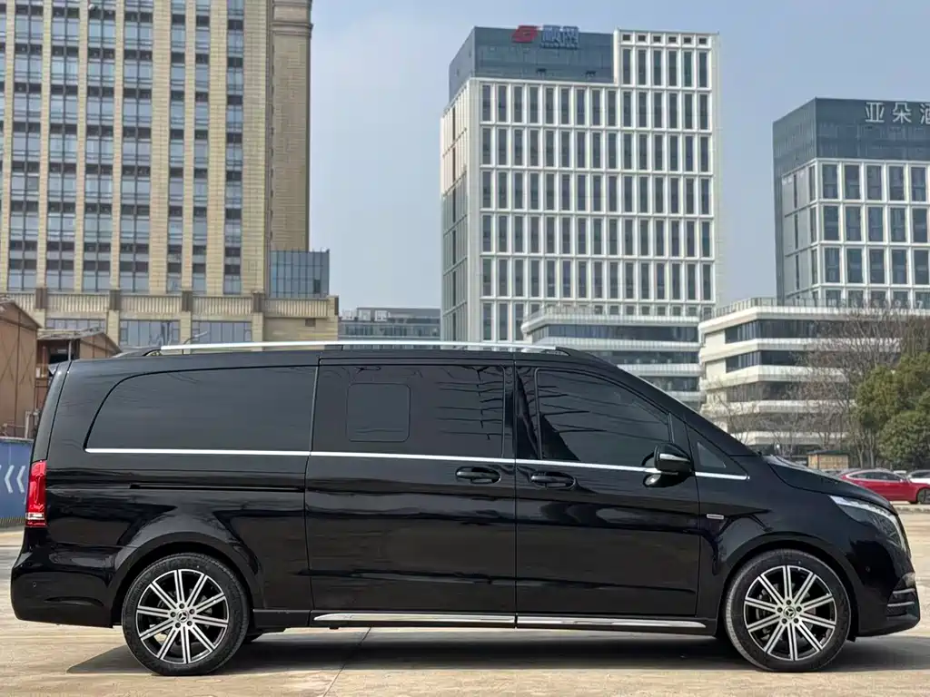 Mercedes-Benz V-Class 2022 V 260 L Long Wheelbase Luxury Edition купить на сайте DeffCars