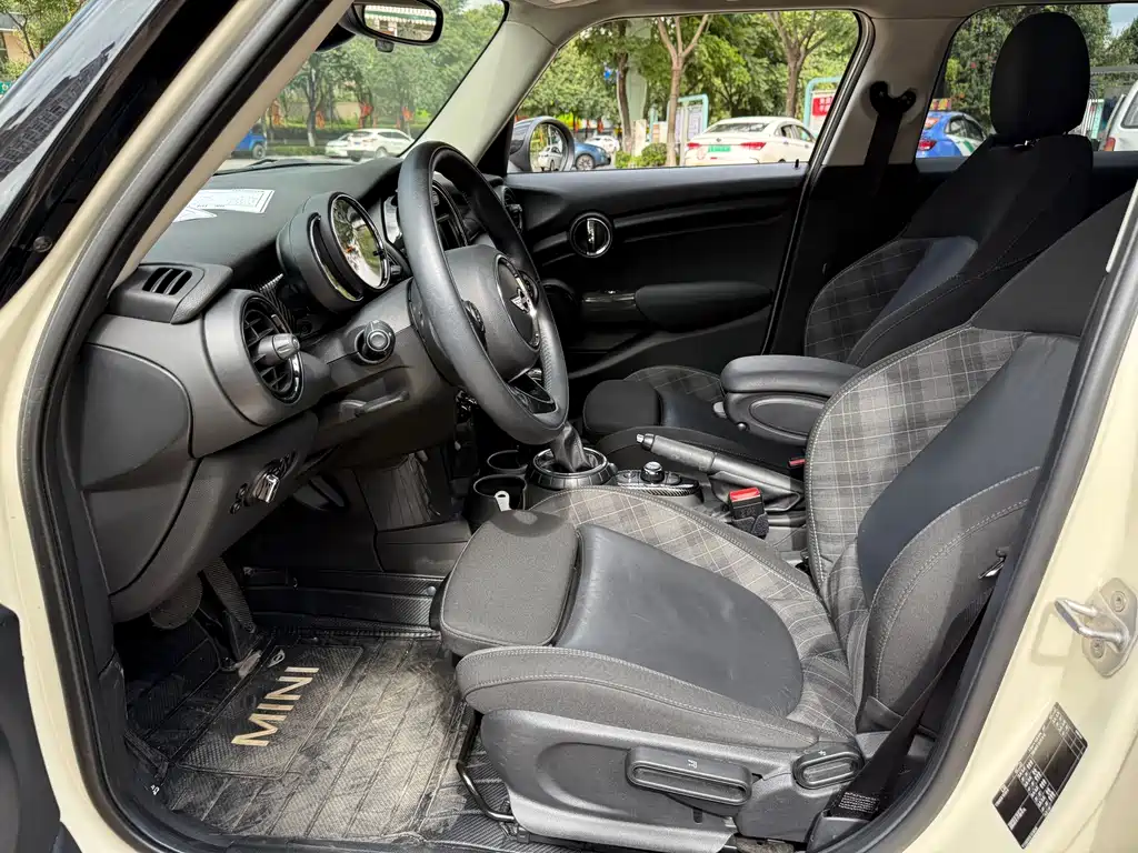 MINI 2016 1.5T COOPER five-door version купить на сайте DeffCars