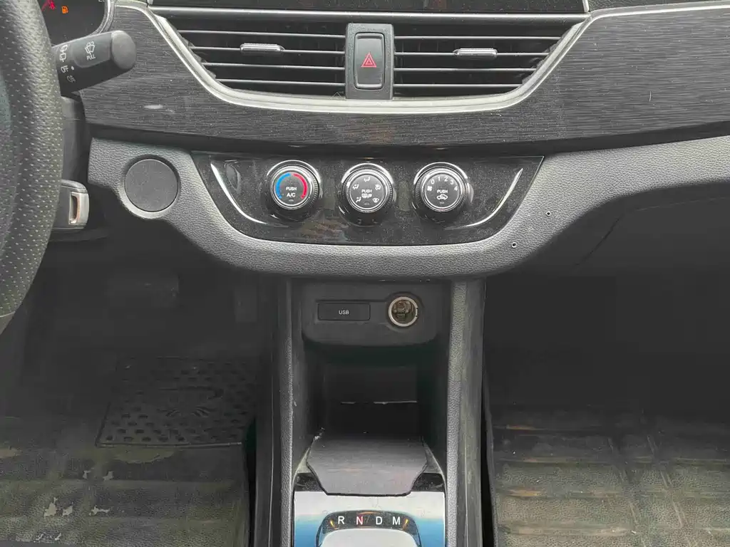 Baojun 310 2017 1.5L automatic luxury model купить на сайте DeffCars
