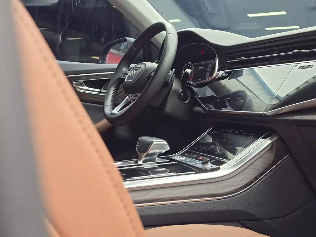 Audi Q8 2019 55 TFSI luxury and dynamic model купить на сайте DeffCars