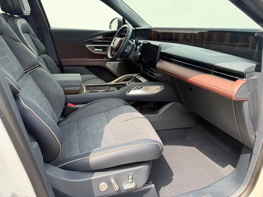 Voyager 2025 2.0T four-wheel drive presidential hybrid version купить на сайте DeffCars