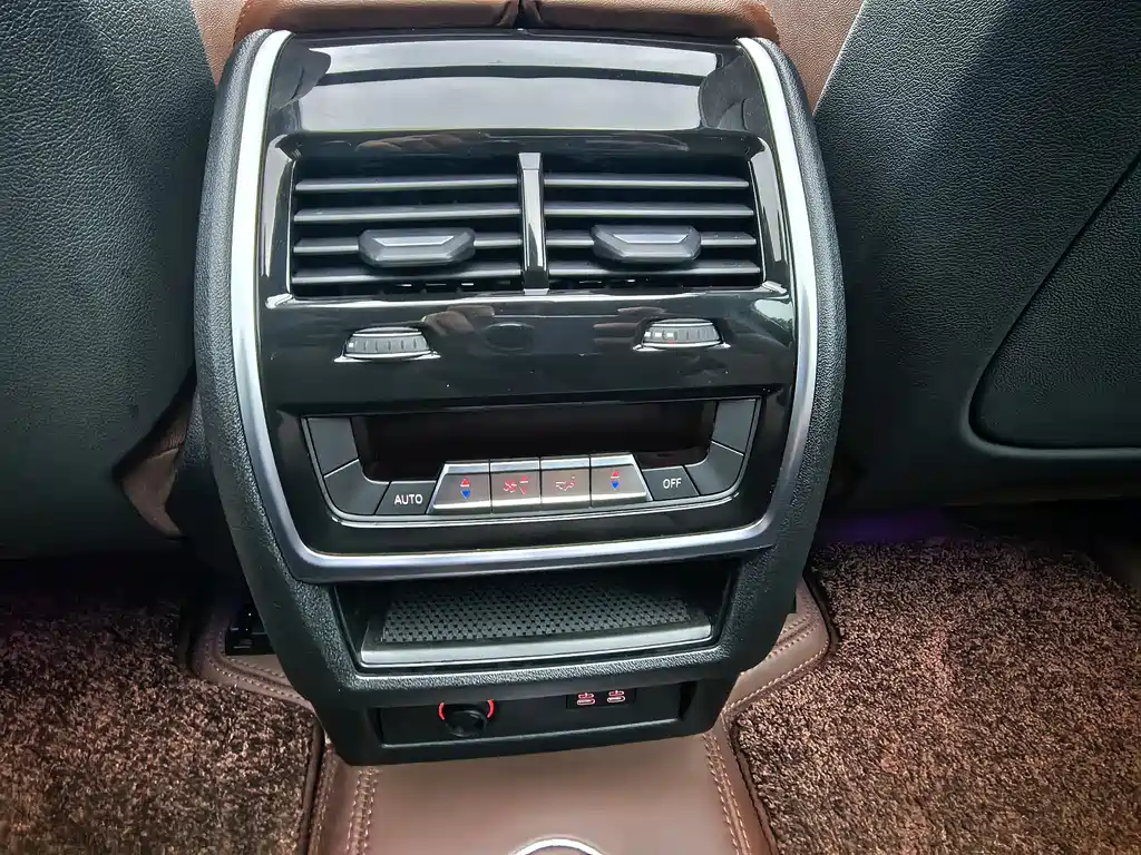 BMW X7 2024 xDrive40i Leading Luxury Package купить на сайте DeffCars