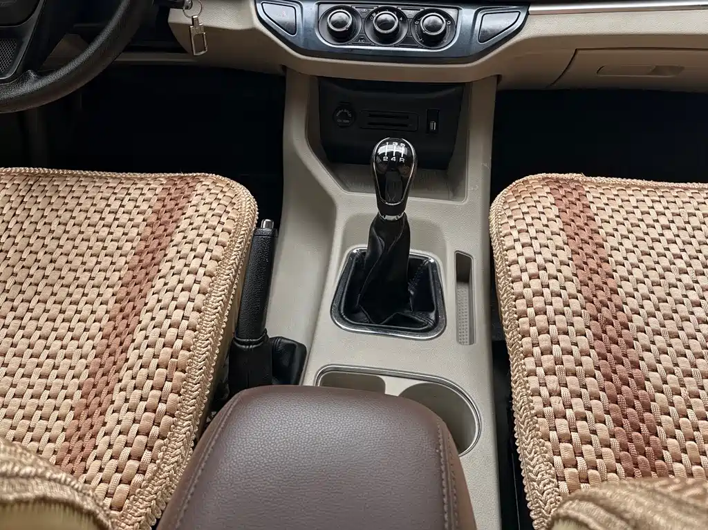 Lingzhi 2020 M5L 1.6L luxury model 7 seats купить на сайте DeffCars