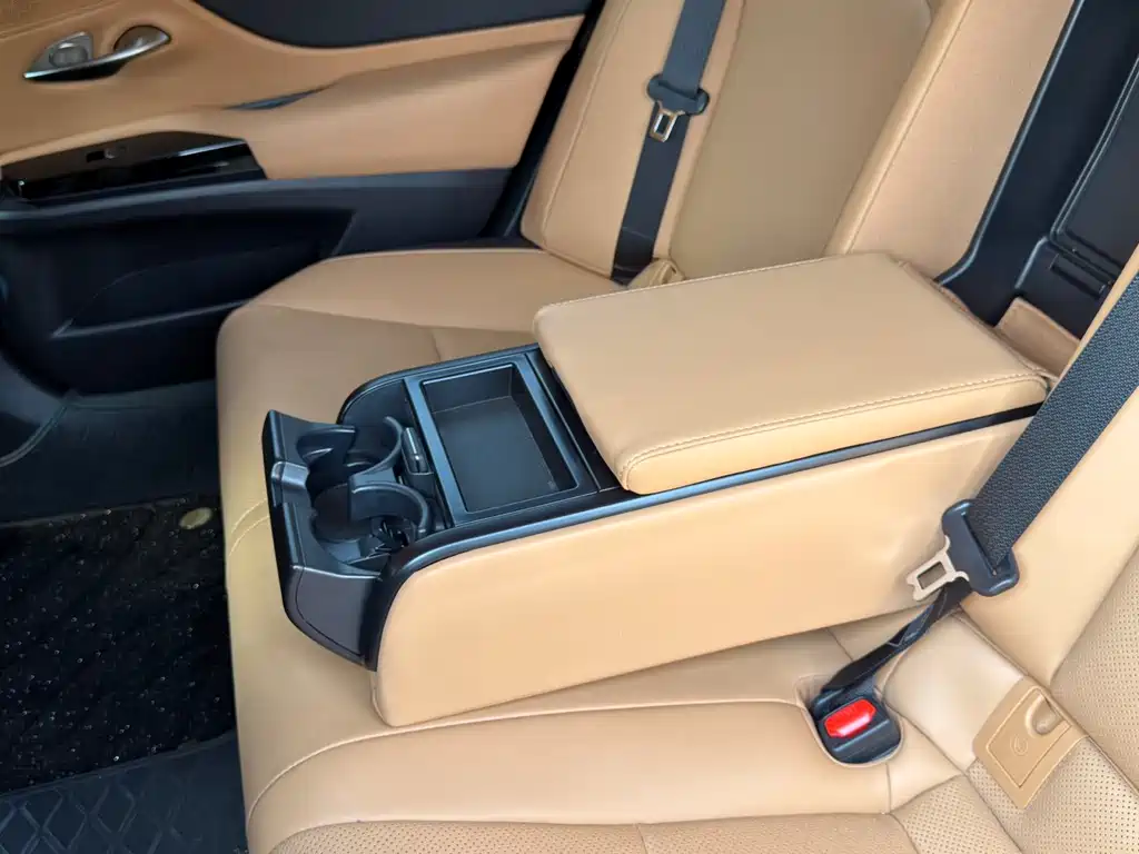 Lexus ES 2023 200 Excellence Edition купить на сайте DeffCars