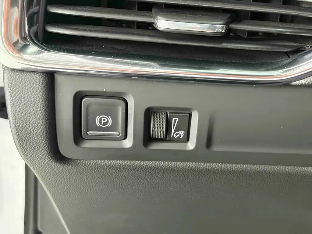 Cadillac XT4 2020 28T two-wheel drive leading model купить на сайте DeffCars