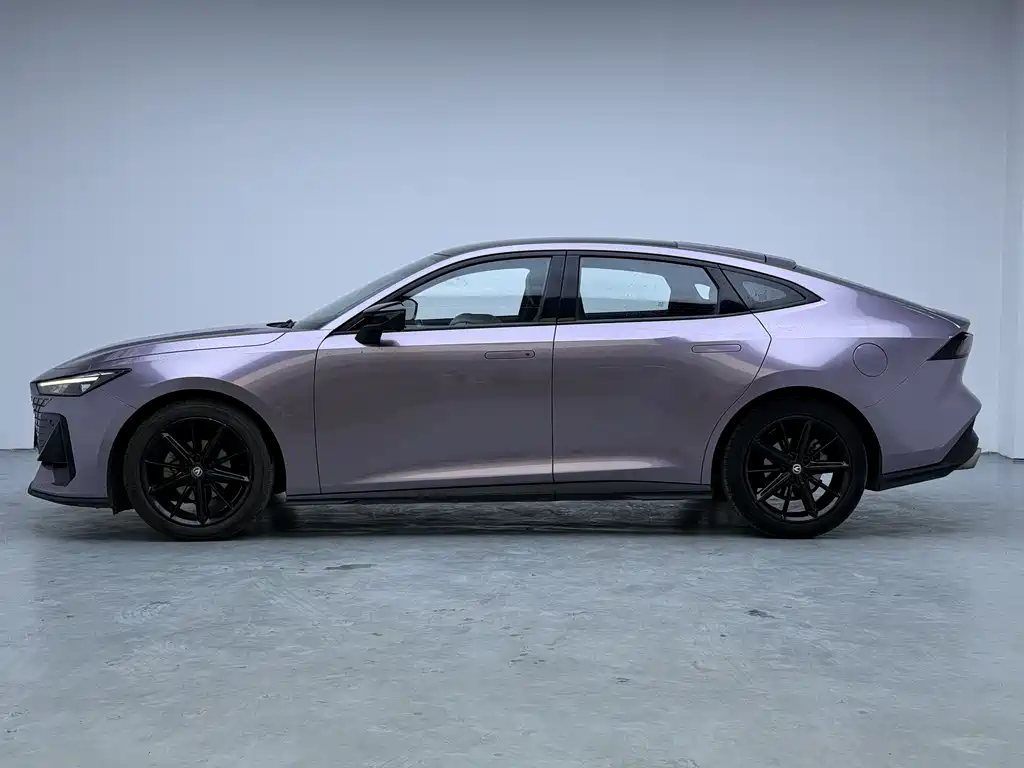 Changan UNI-V 2022 1.5T premium model купить на сайте DeffCars