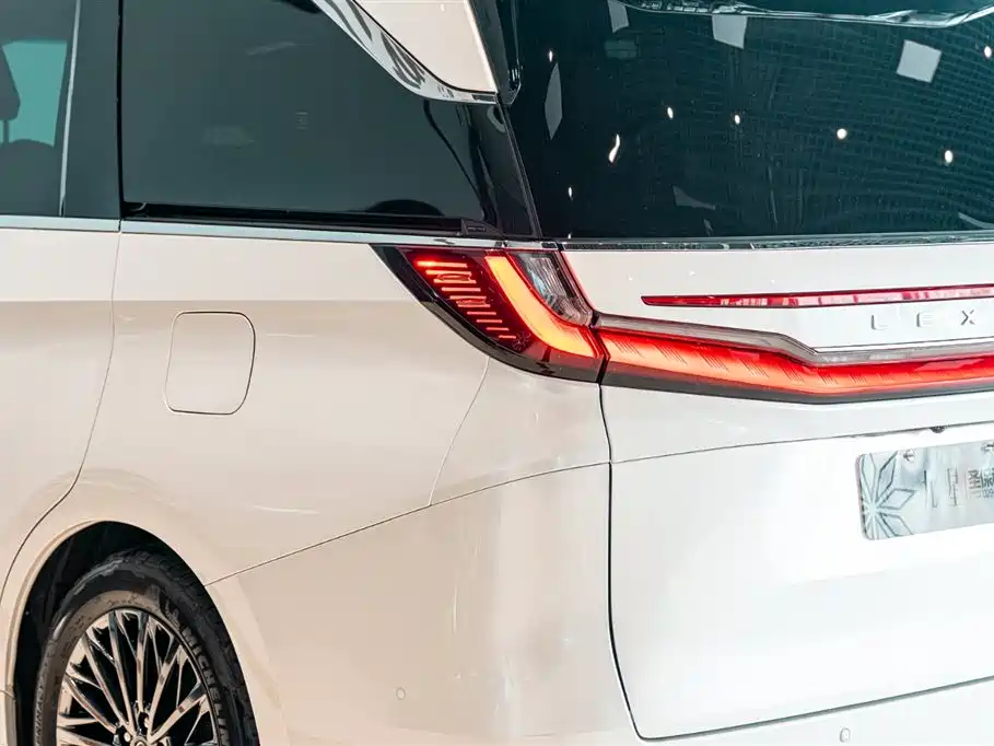 Lexus LM 2023 350h seven-seat elegant version купить на сайте DeffCars