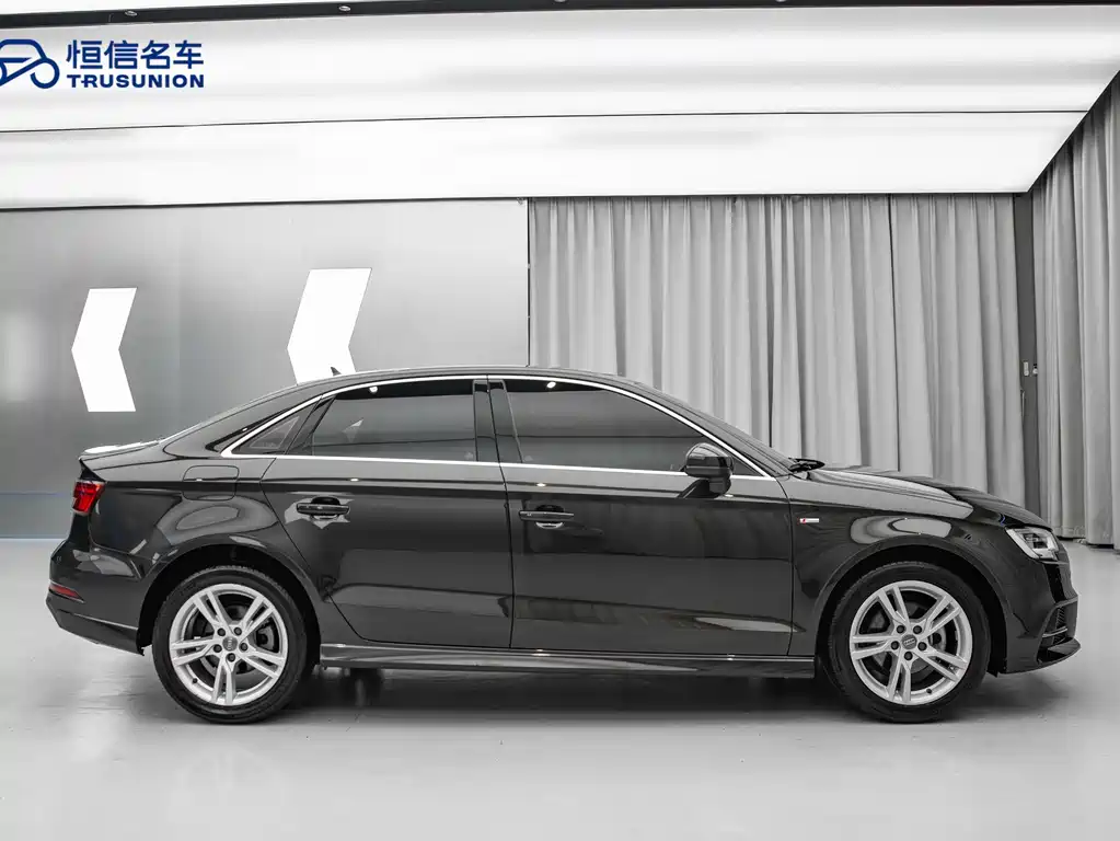 Audi A3 2018 30th Anniversary Limousine 35 TFSI Fashion купить на сайте DeffCars
