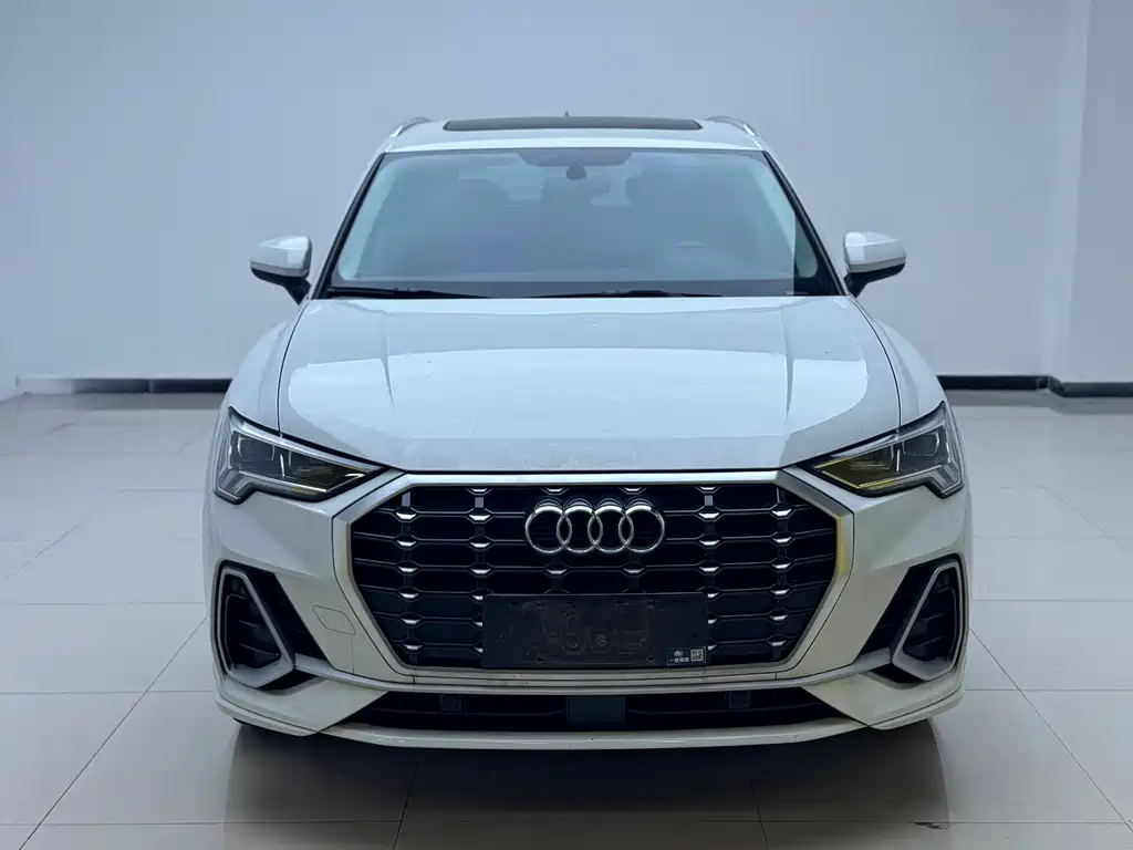 Audi Q3 2022 35 TFSI aggressive and dynamic купить на сайте DeffCars