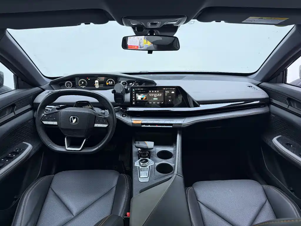 Changan UNI-V 2022 1.5T premium model купить на сайте DeffCars
