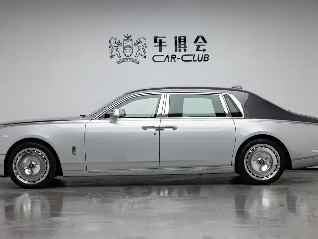 Phantom 2018 6.7T long wheelbase version купить на сайте DeffCars