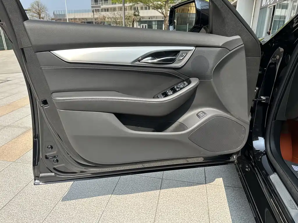 Cadillac CT5 2024 28T luxury model купить на сайте DeffCars