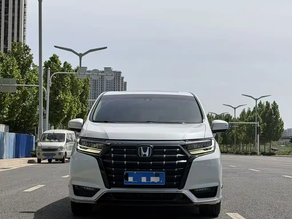 Alison 2022 2.0L e:HEV Deluxe Edition купить на сайте DeffCars