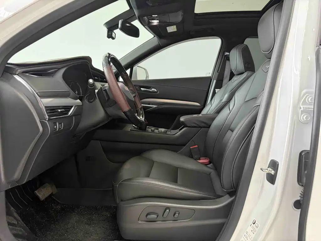 Cadillac XT4 2020 28T two-wheel drive leading model купить на сайте DeffCars
