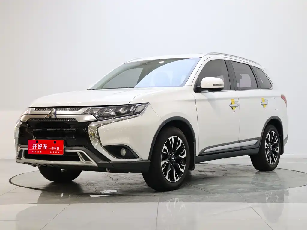 Outlander 2019 2.4L four-wheel drive exclusive version, 5 seats, National VI купить на сайте DeffCars