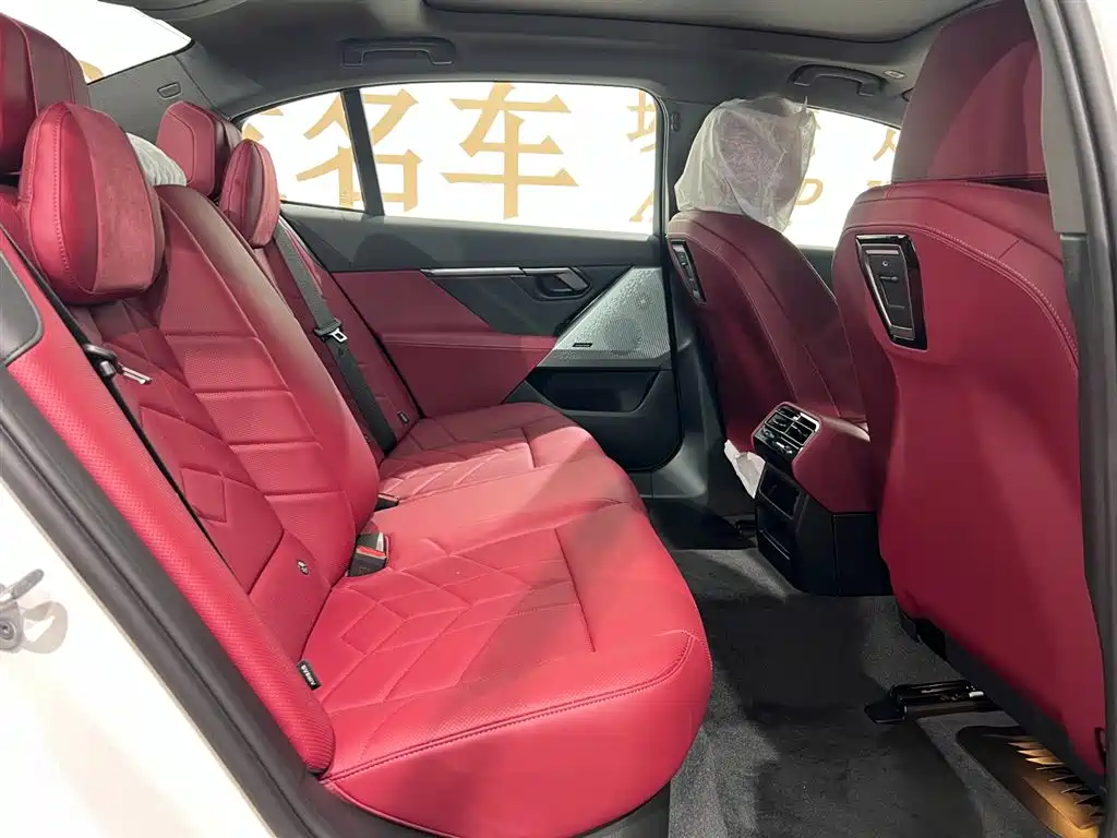 BMW 5 Series 2025 530Li Leading M Sports Package купить на сайте DeffCars