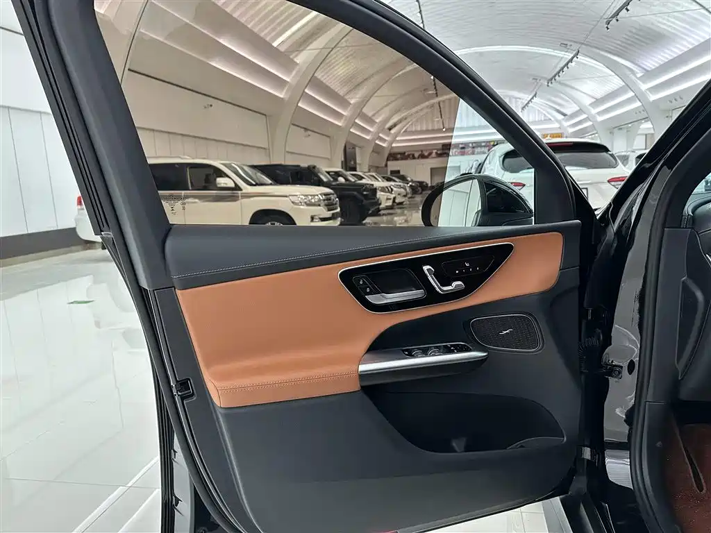 Mercedes-Benz GLC 2023 GLC 260 L 4MATIC luxury model 5 seats купить на сайте DeffCars