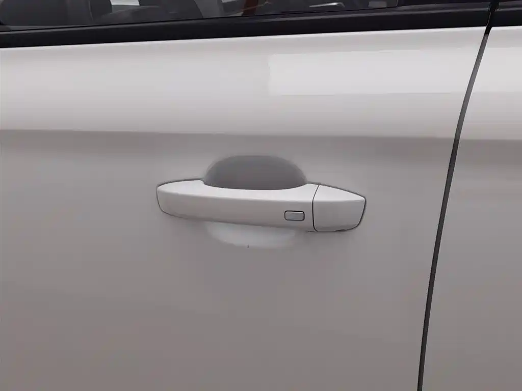 Roewe i5 2021 1.5L manual platinum version купить на сайте DeffCars