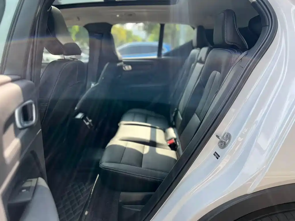 Volvo XC40 2025 B4 four-wheel drive Zhiyuan luxury version купить на сайте DeffCars