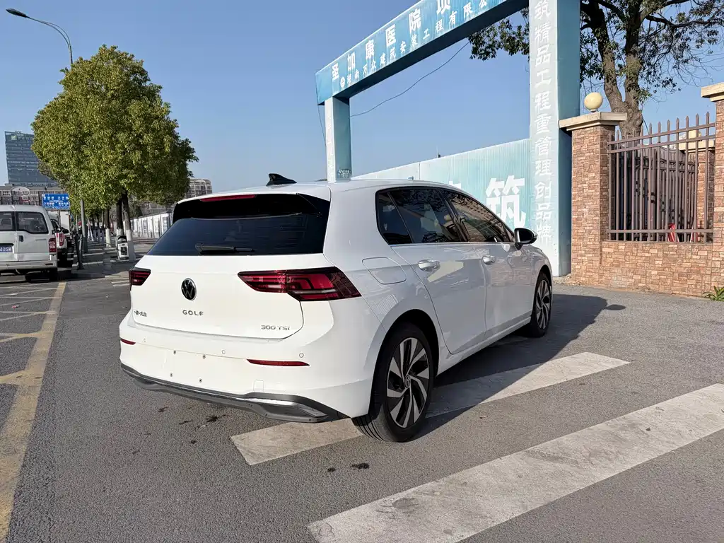 Golf 2025 300TSI купить на сайте DeffCars