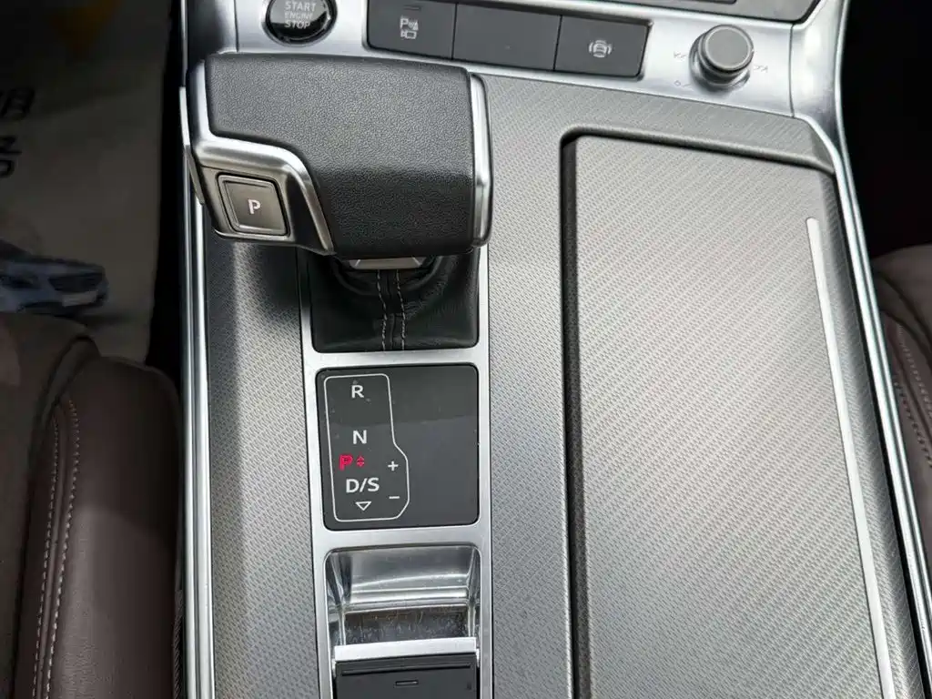 Audi A7L 2024 45TFSI S-line Dream Building Liquid Crystal Package купить на сайте DeffCars